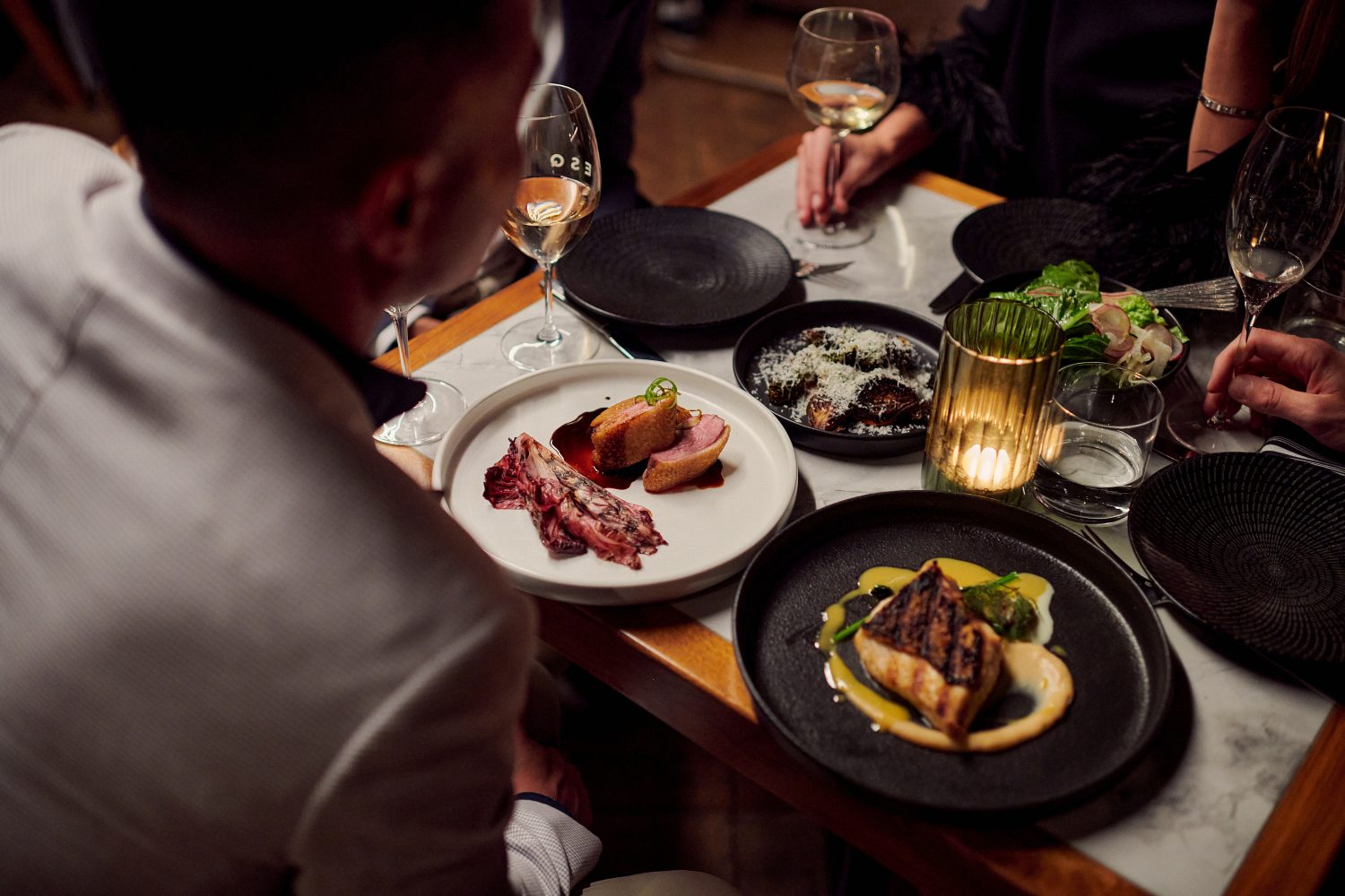 Live music, great cocktails & a menu to match. 